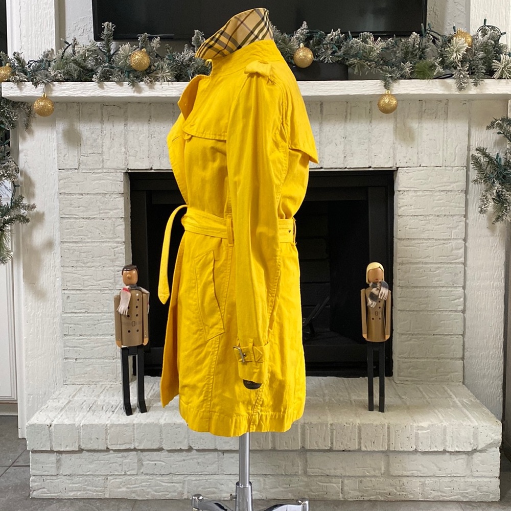 NWOT BURBERRY VINTAGE YELLOW TRENCH COAT SIZE 4 MADE IN ITALY 80% COTTON 20% LIN